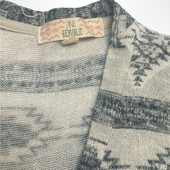 Pink Republic Gray and White Knit Cardigan Aztec print/southwest print - Picture 2 of 4